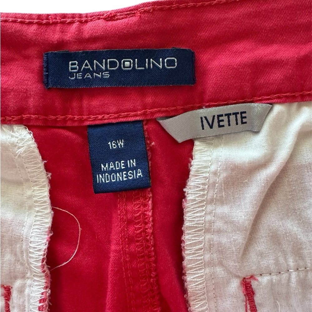 Bandolino Women’s Vibrant Red Flat Front Shorts Size 16W - Picture 3 of 4